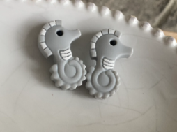 D1 7 Gray Seahorse Silicone Focal Bead